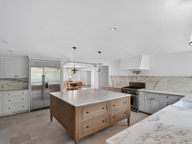 1085 Ridge Rd