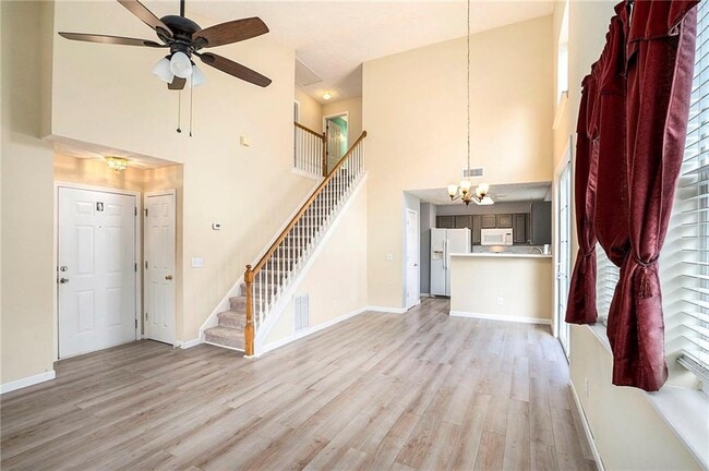 Photo - 139 W Oaks Pl