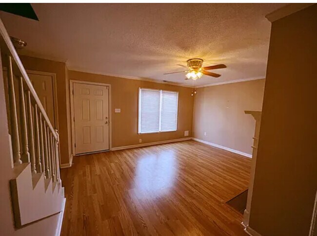 Photo - 21899 Williamsburg Dr