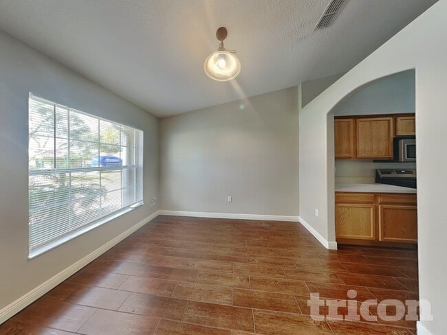 Photo - 2020 Nobleton Ave