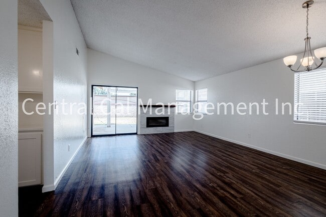 Photo - 3 Bedroom/2 Bath Home in the Southwest - $2295 Per Month!