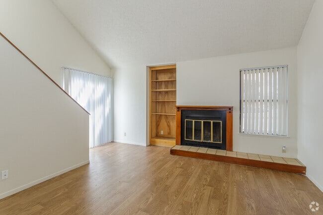 2BR, 2BA - 1,049SF