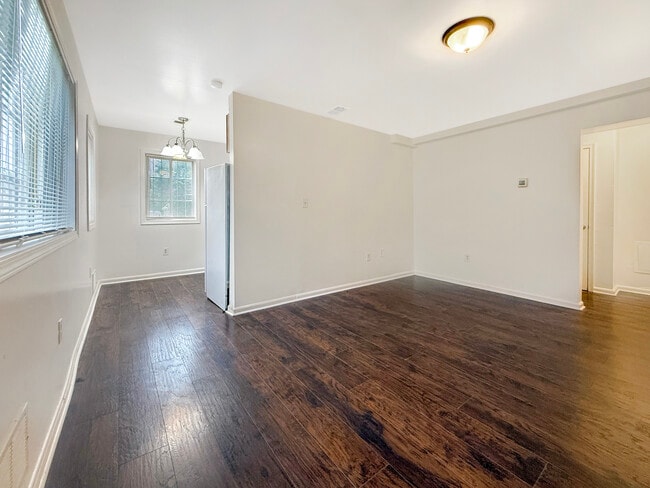 Photo - 506 Eastern Ave NE