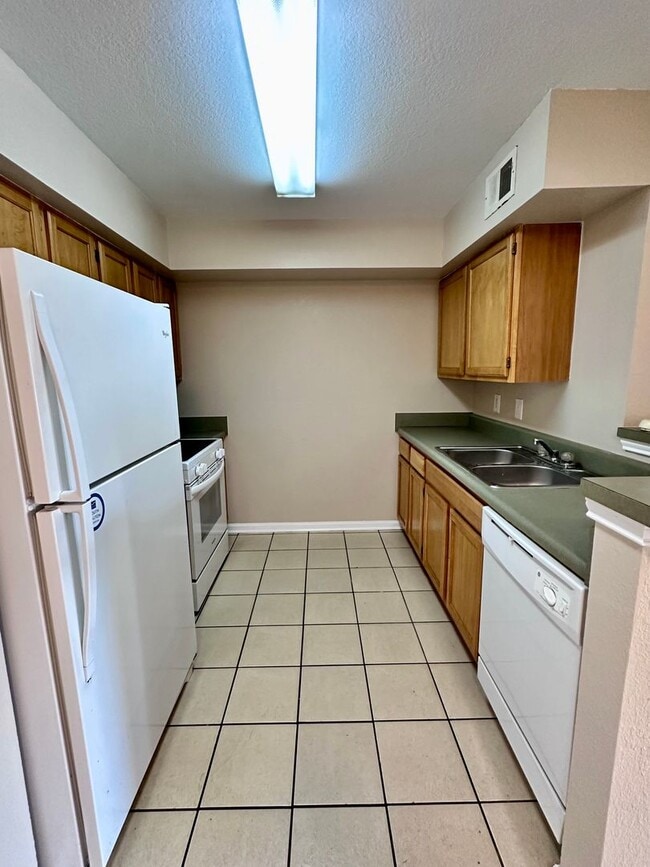 Photo - Spacious 2B/2B Unfurnished Condo near Beach in the Heart of Destin! Unidad 387