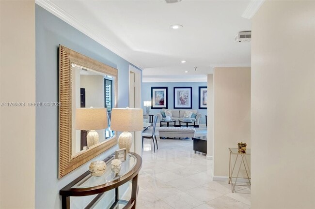 Photo - 520 Brickell Key Dr Unidad A914