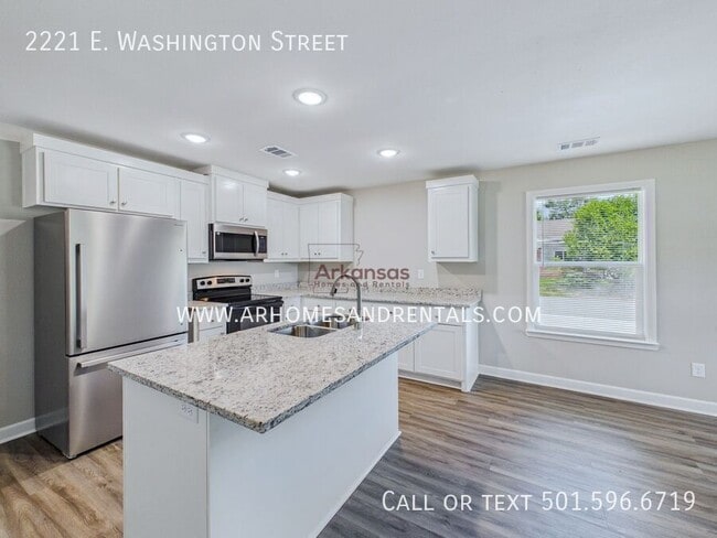Photo - 2221 E Washington Ave