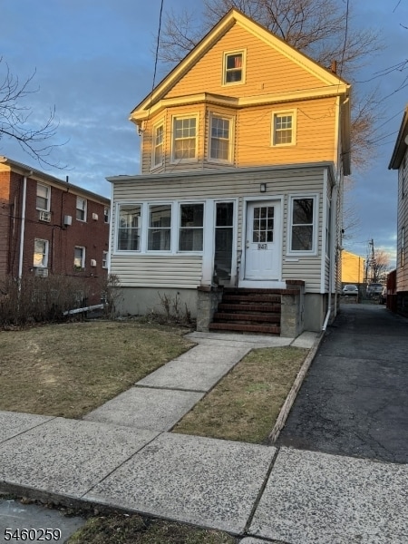 Building Photo - 947 Grove St
