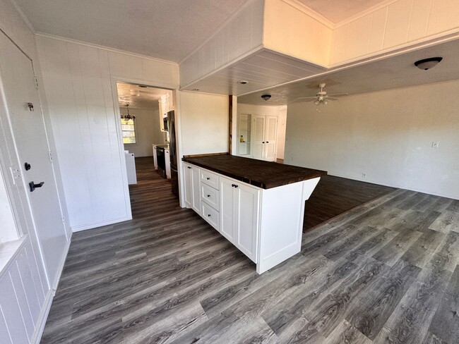 Photo - 4 Bedroom Updated Spacious Home!
