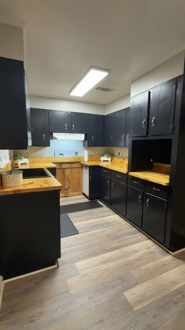 Building Photo - 4 Bed/2 Bath Brick Home
