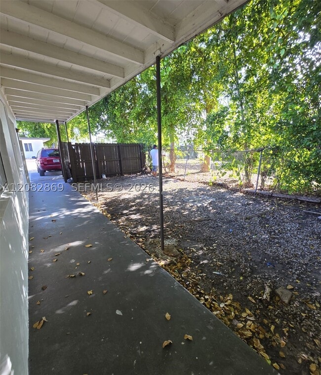 Building Photo - 3981 SW 12th Pl Unit 1-4