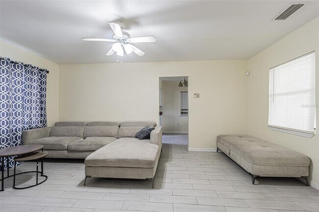 Photo - 1039 W 12th St House