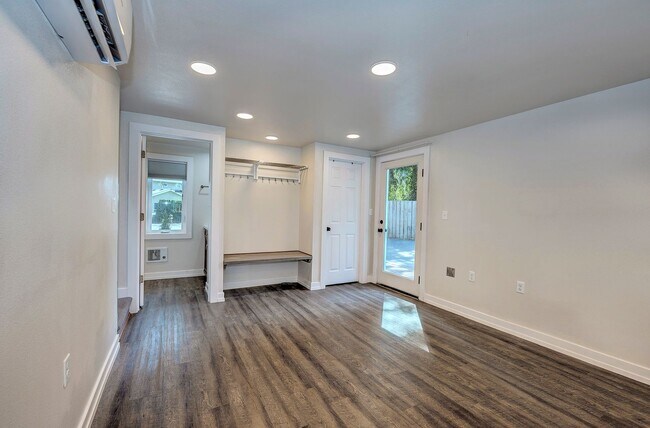 Photo - 2 bed, 1.5 bath in Seattle