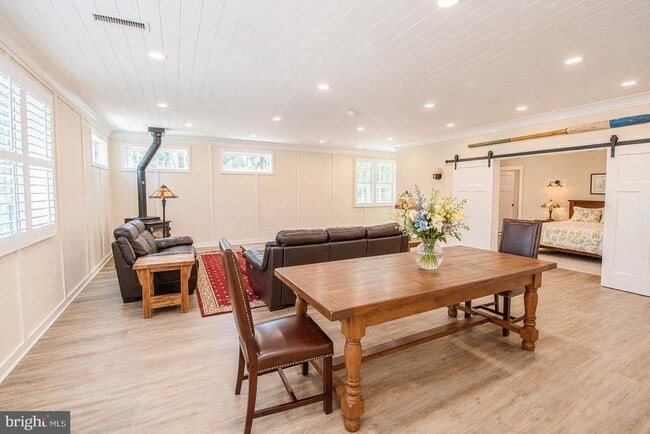 Photo - 7918 Bloomfield Rd