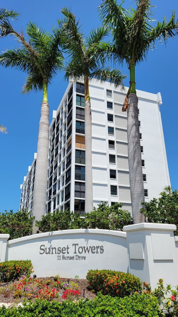 Building Photo - Annual turnkey furnished renovated 2/2 con... Rental