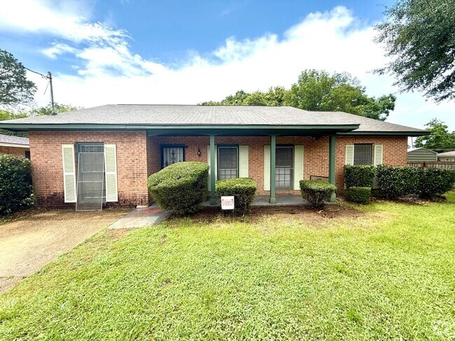 Building Photo - ** 3 bed 2 bath located off Atlanta Hwy **... Rental