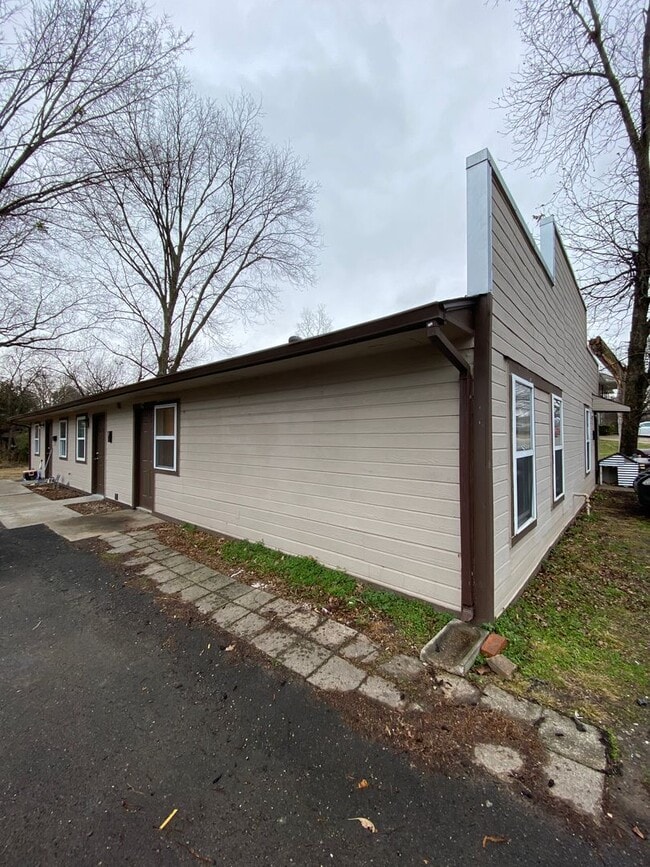 Building Photo - 513 S 11th St Unit B Rental