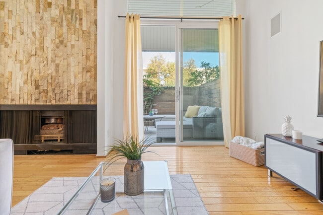 Building Photo - 4725 La Villa Marina Unit B