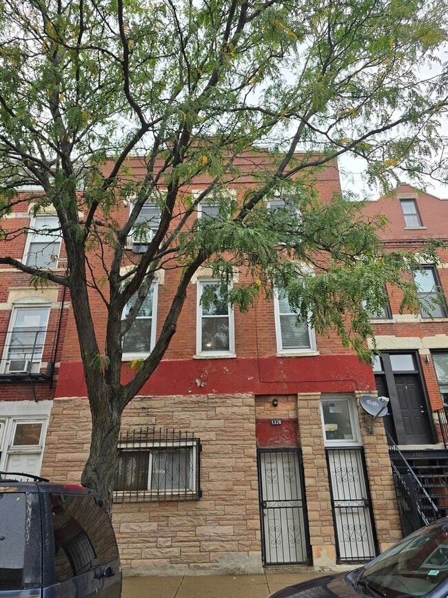 Building Photo - 1328 W 19th St Rental