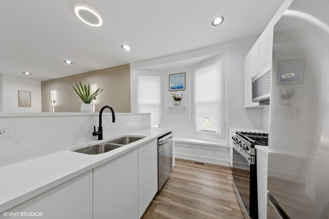 Photo - 6630 S Drexel Ave