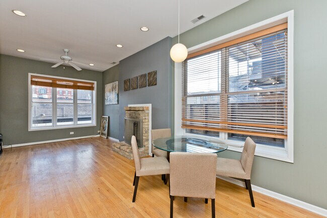 Building Photo - 1317 N Wicker Park Ave Unit 2R