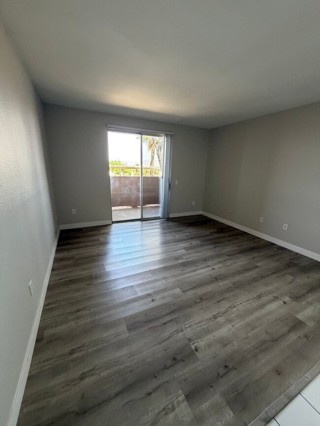 living room - 231 W Horizon Ridge Pky Unit 2311