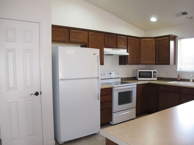 2908 1/2 Walnut Avenue