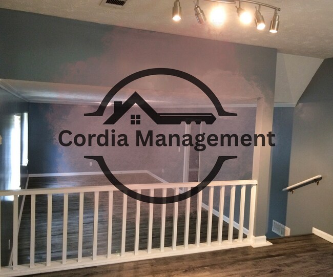 Photo - Dreamy 4BR 2.5 Bath BiLevel Home on Ascot ...