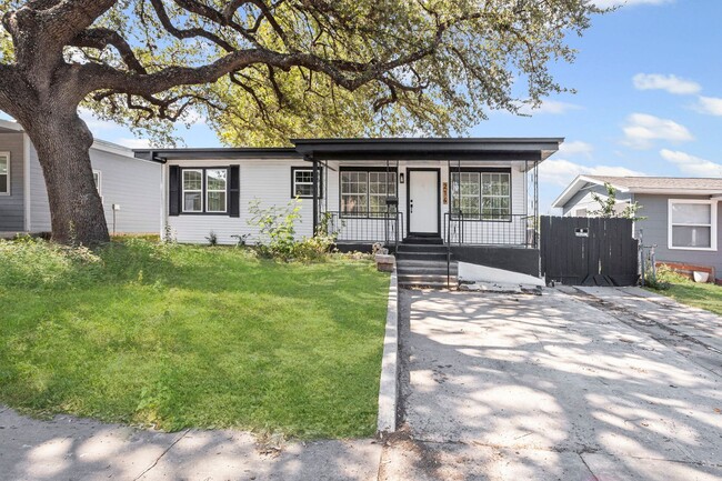 Building Photo - Updated 3BR Home | Large Yard + Pet Friend...