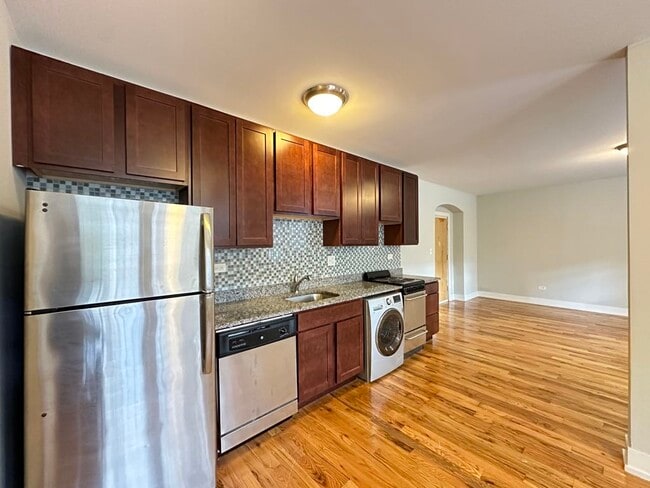 Photo - 512 W Arlington Pl Unit J08W