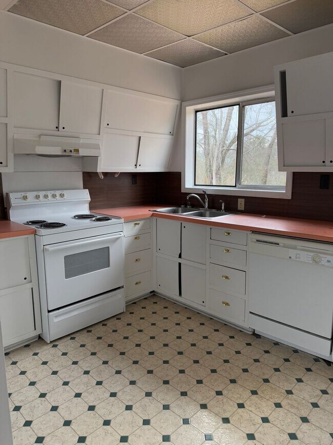 Photo - Spivey Apartments Unit 3