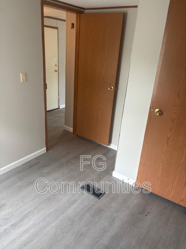 1726 Suburban Dr
