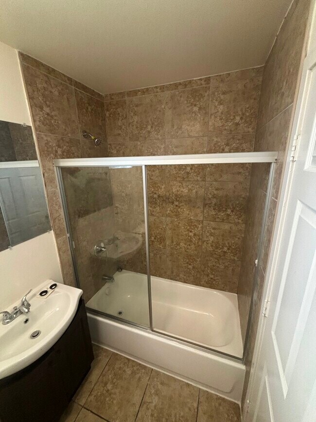 Photo - 246 E 97th St