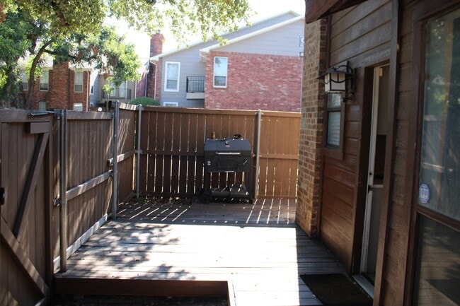 Photo - 7522 Holly Hill Dr Unit 1