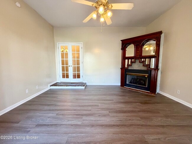 Photo - 512 E Elm St