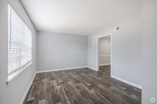 2BR, 1.5BA Townhouse - 980SF - Living Room - Brandywine Townhomes