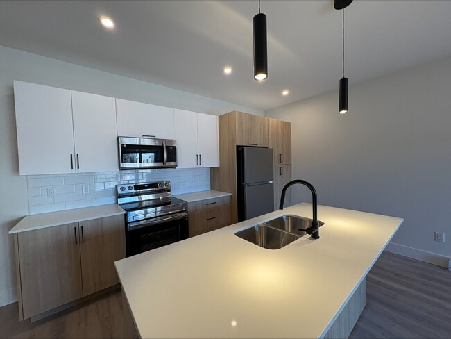 Photo - 1035 Melanson Rd Unit 204