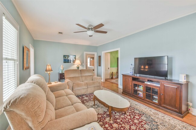 Photo - 802 S Day St