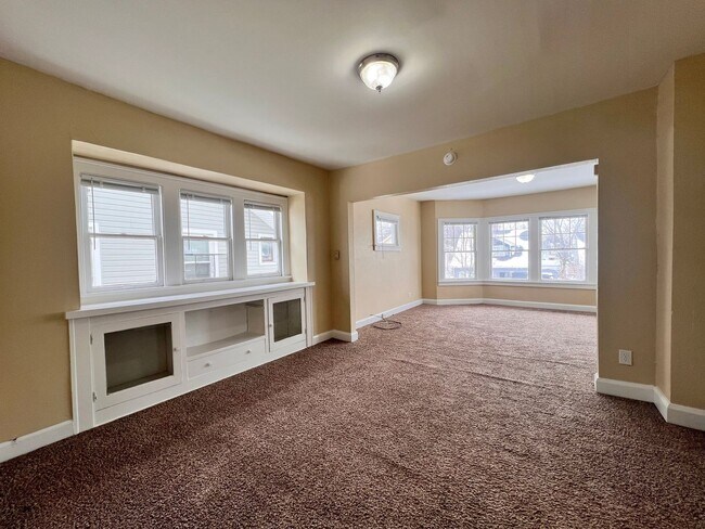 Photo - 1947 Sussex Pl Unit Upper