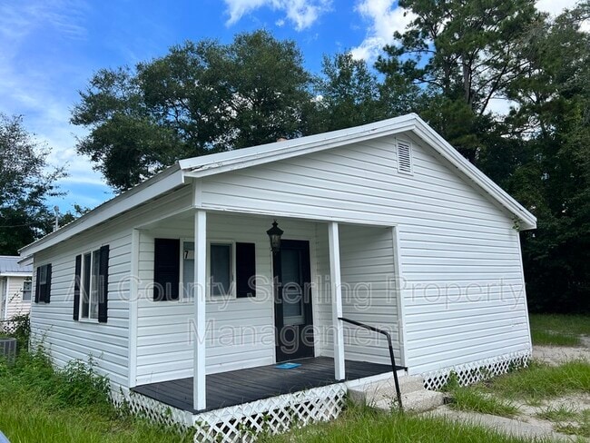 Building Photo - 727 SE Dade St Rental