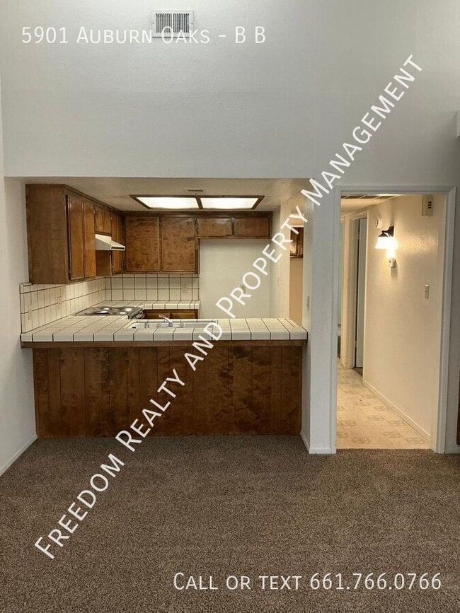 Building Photo - 5901 Auburn Oaks Dr Unit B B