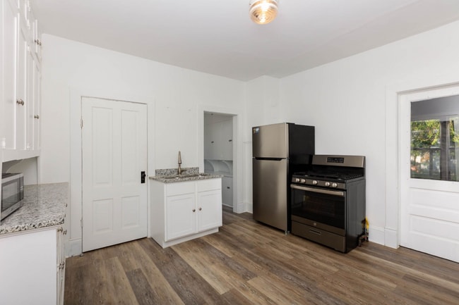 Photo - 3449 Snelling Ave