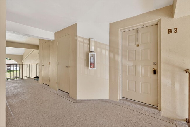 624 Sea Pine Way Unidad B3