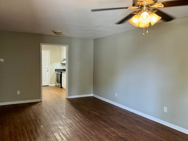 Photo - 001 University Ct Apartamento Unidad Southern Cove MF-1