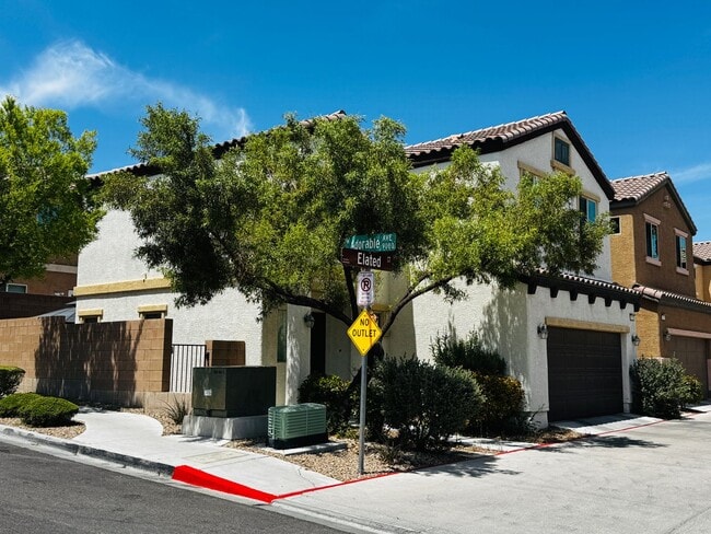 Building Photo - 3 Bed, 1 Loft and 2.5 Bathrooms Home for Rent