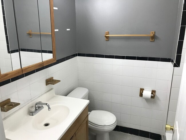 Building Photo - 29 Elberon Pl Unit 2 -  2 Rental