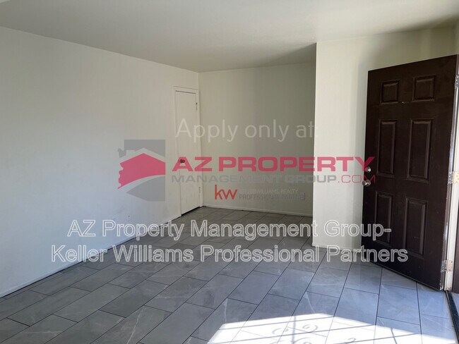 Photo - 207 S 3rd St