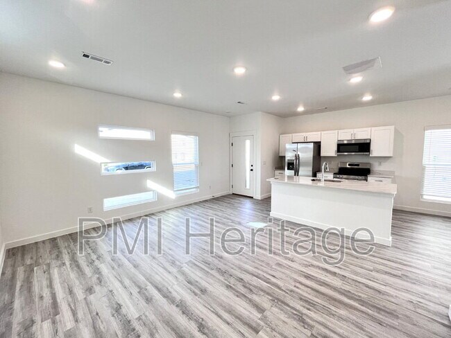 Photo - 841 Reading RR Ln