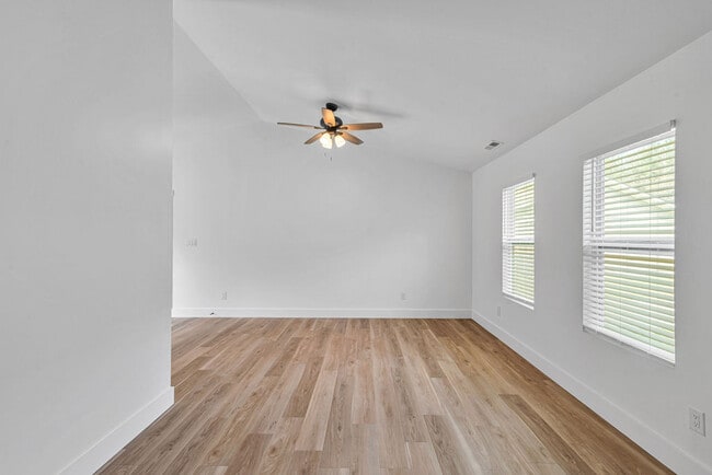 Photo - 374 Union Chapel Church Rd