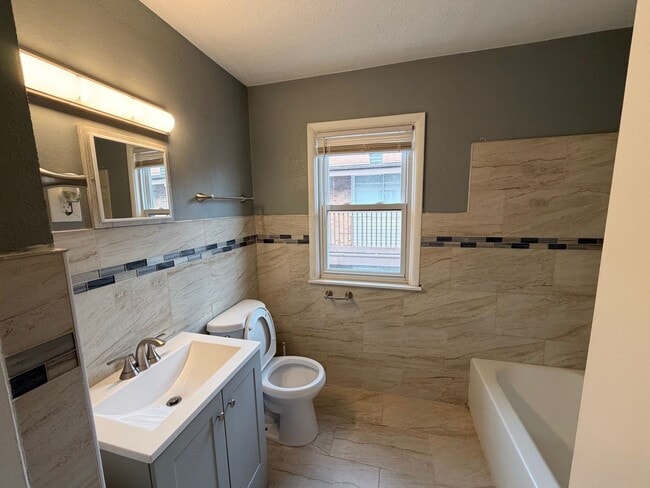 Photo - 5824 N Teutonia Ave Unit Upper