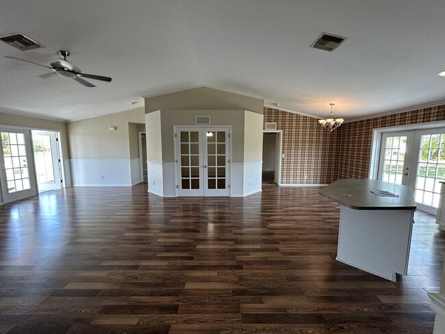 Photo - Unique 3/2 + Den home in great location
